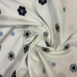 Hvid poplin med broderi pr. 0,25 m