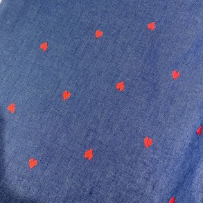 Bomuldsstof med denimlook og r�de hjerter pr. 0,25m 