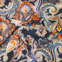 Fast viskose med orientalsk mnster p mrkebl baggrund pr. 0,25 m.