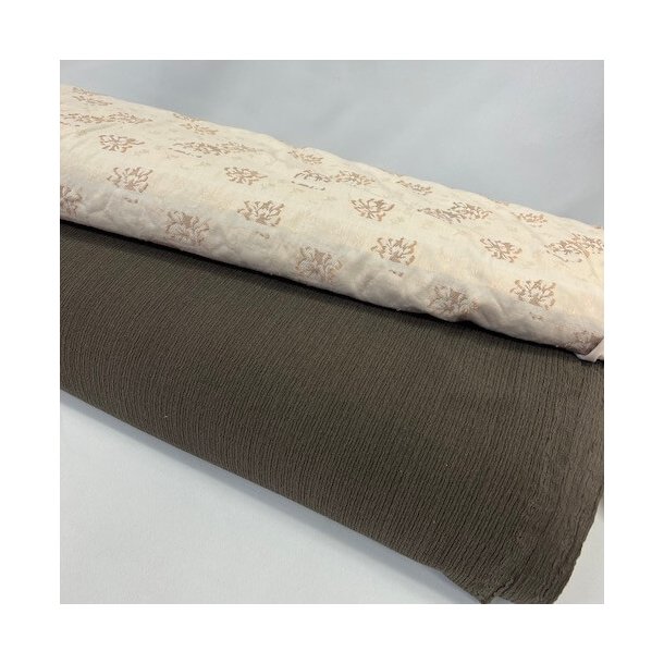 Bomuld/hr med broderi pr 0,25 m.