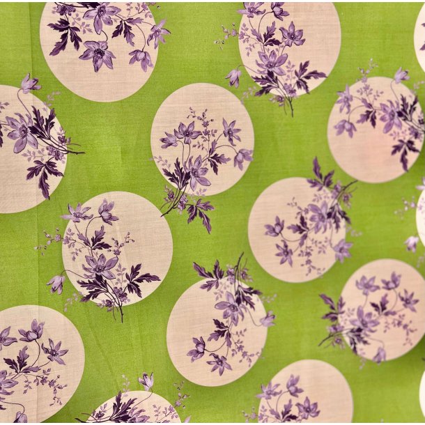 Liberty bomuld med blomstercirkler p grn baggrund  - pr. 0,25 meter 