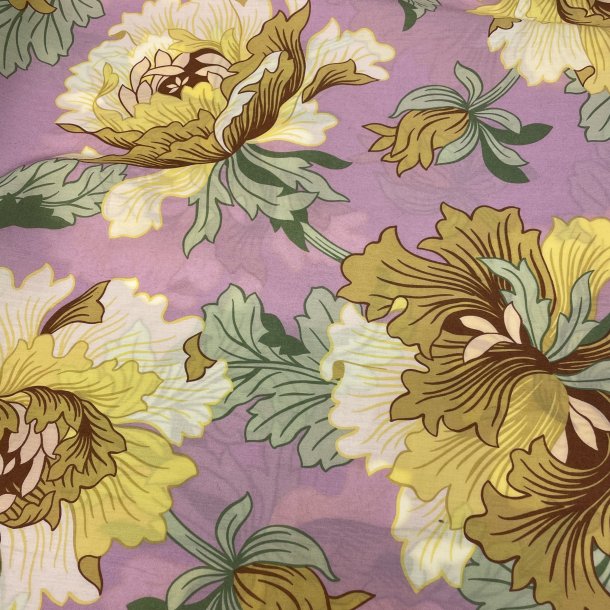 Liberty Stof med store blomster i gul p� lilla baggrund.pr 0,25 m