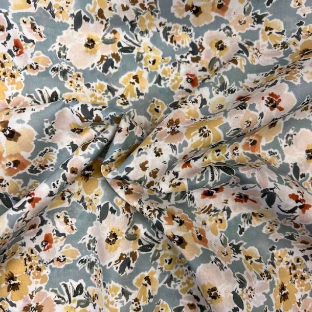Liberty bomuld med blomster p lysebl baggrund - pr. 0,25 meter. 