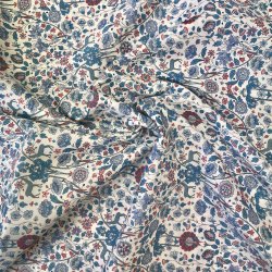 Liberty bomuld i hvid med blomsterprint i bl og rd - pr. 0,25 meter