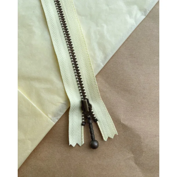 Lynls fra PetiteKnit, 14 cm i flere farver, til bl.a. Honey Purse