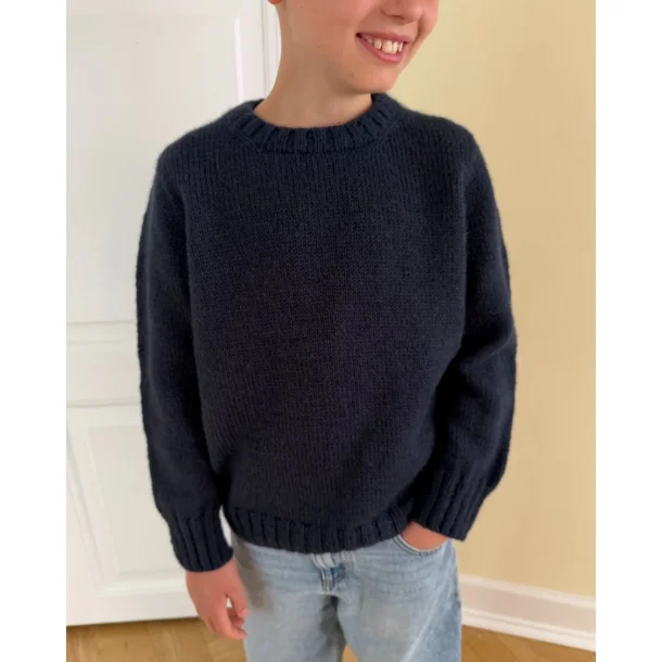 Niels Sweater Junior - Strikkeopskrift fra PetiteKnit