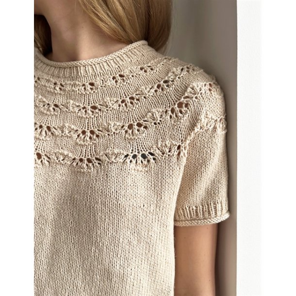 Noomi Tee - Strikkeopskrift fra Le Knit