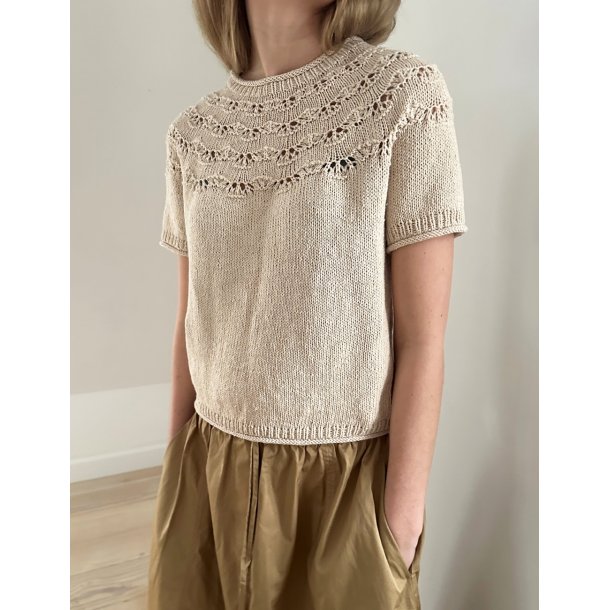 Noomi Tee - Strikkeopskrift fra Le Knit