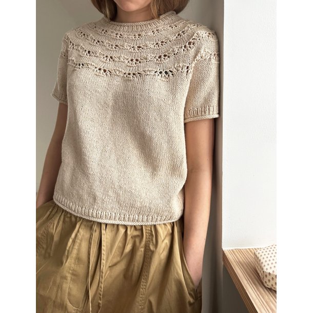Noomi Tee - Strikkeopskrift fra Le Knit