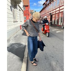 Olga Sweater - Strikkeopskrift fra Petiteknit