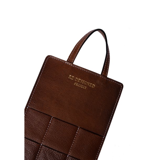 Project 127 - Str�mpepindeetui - Walnut