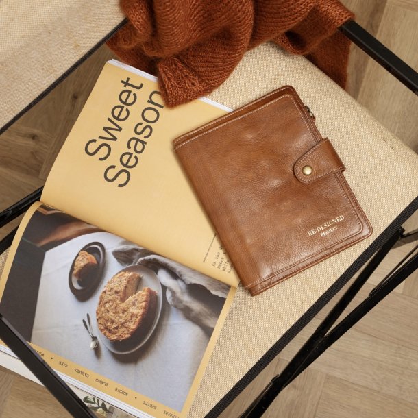 PROJECT 67 pindeetui, Walnut 