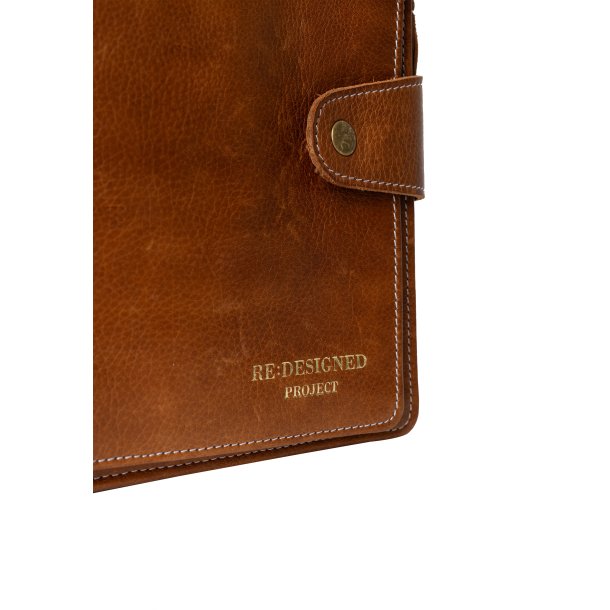 PROJECT 67 pindeetui, Walnut 