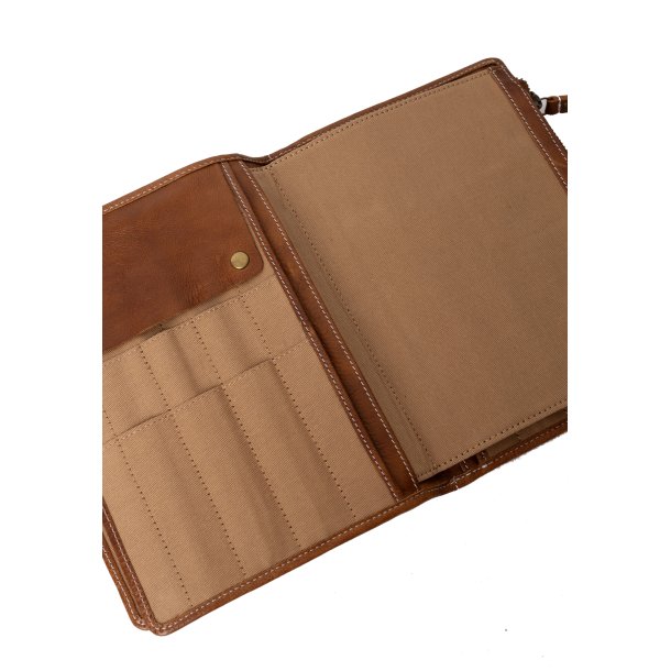 PROJECT 67 pindeetui, Walnut 