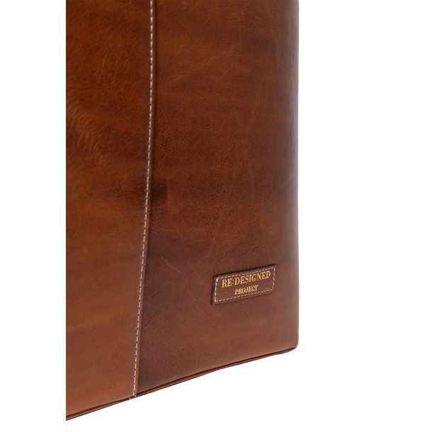 PROJECT 72 - Stor lderspand, Walnut