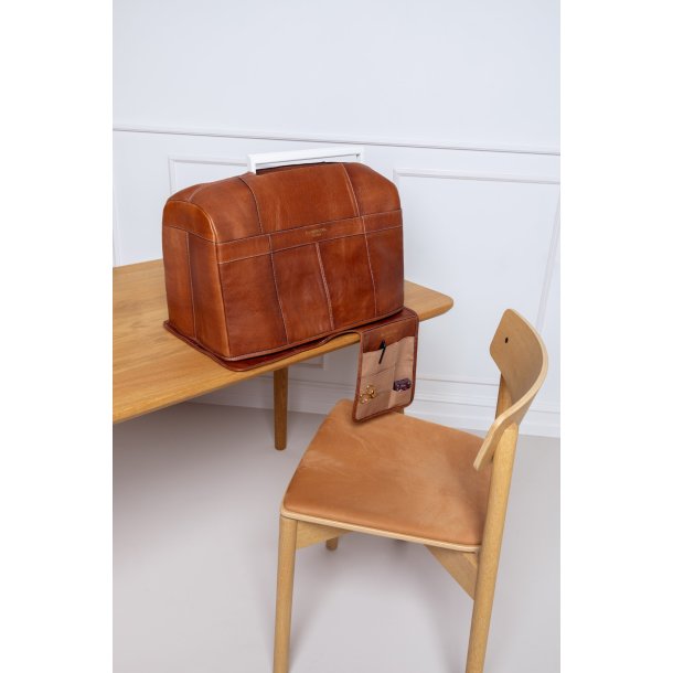 Project 84, Ldercover til symaskinen, Walnut