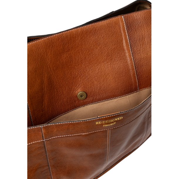 Project 84, Ldercover til symaskinen, Walnut