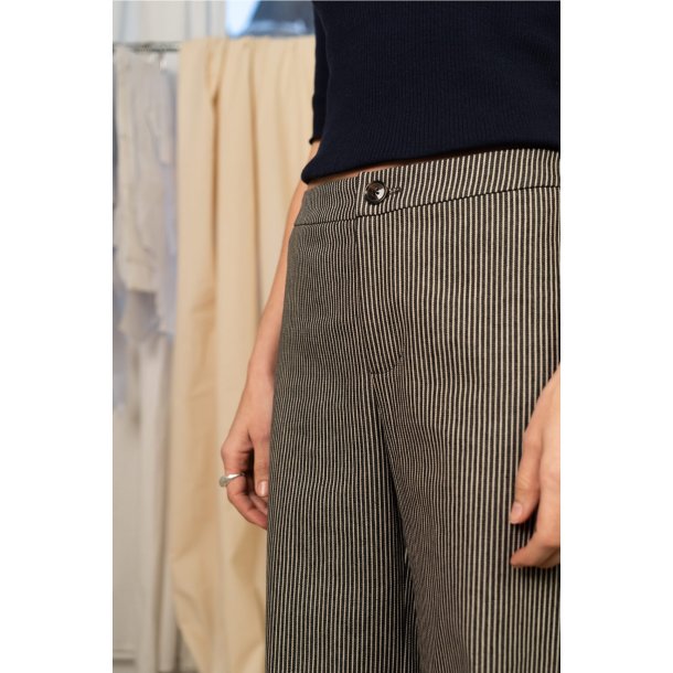 Peachy Pants - Puff and Pencil