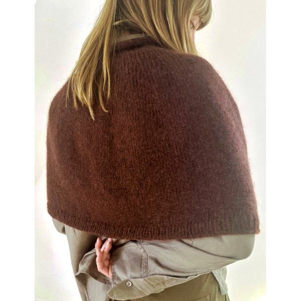 Plain Yoke Poncho - Strikkekit fra Le Knit / Lene Holme Samse