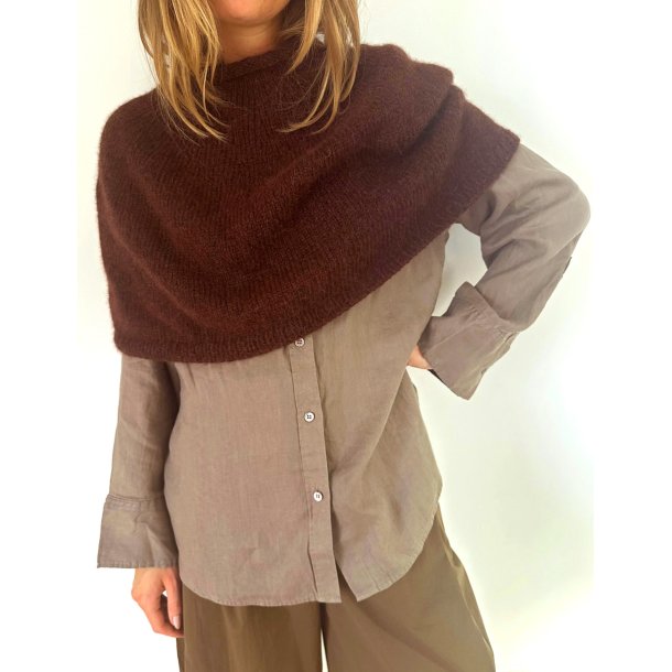 Plain Yoke Poncho - Strikkekit fra Le Knit / Lene Holme Samse
