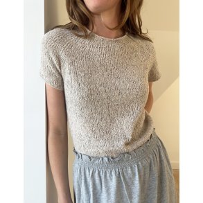 Plain Yoke Tee 19 - Strikkekit fra Le Knit