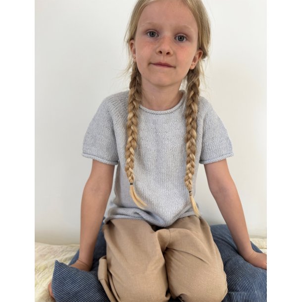 Plain Yoke Tee 20 junior - Strikkeopskrift fra Le Knit / Lene Holme Samse