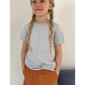 Plain Yoke Tee 20 junior - Strikkeopskrift fra Le Knit / Lene Holme Samse