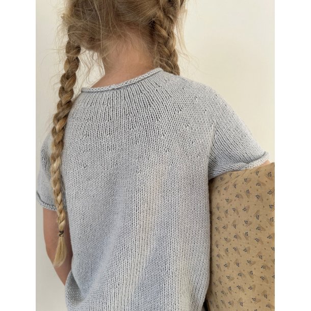 Plain Yoke Tee 20 junior - Strikkekit fra Le Knit / Lene Holme Samse