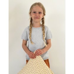 Plain Yoke Tee 20 junior - Strikkekit fra Le Knit / Lene Holme Samse