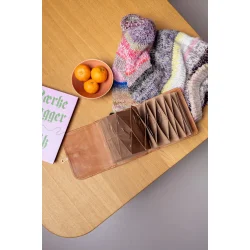 PROJECT 93 - Rundpindeetui Walnut/gold