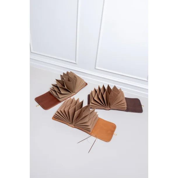 PROJECT 93 - Rundpindeetui Walnut/gold