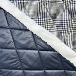 Quiltet polyester med sm tern - pr. 0,25 meter 