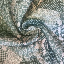 Quiltet stof med mnster i grn pr. 0,25 m