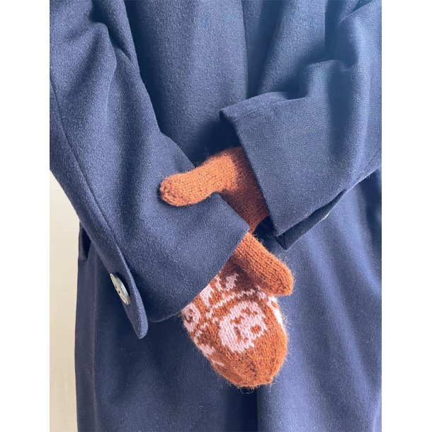 Rosie Mittens -  Strikkekit fra Le Knit LHS82