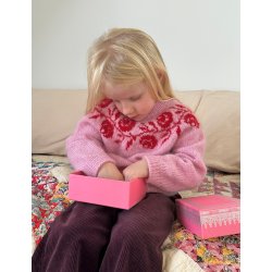 Rosie Yoke Sweater Junior - Strikkekit fra Le Knit
