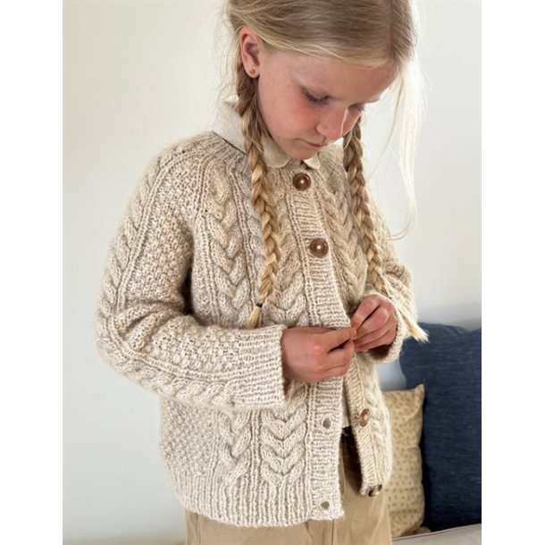 Siri Cardigan Junior - Strikkeopskrift fra Le Knit