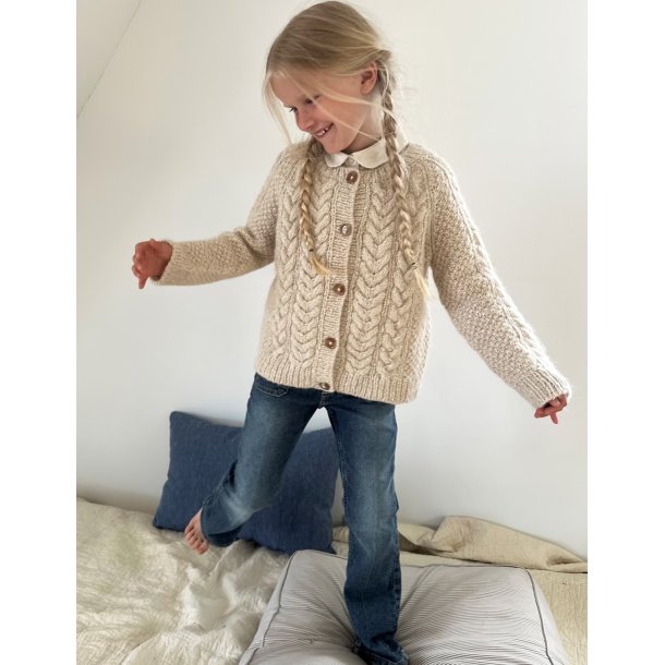 Siri Cardigan Junior - Strikkekit fra Le Knit