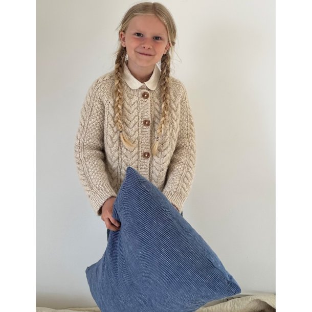 Siri Cardigan Junior - Strikkekit fra Le Knit