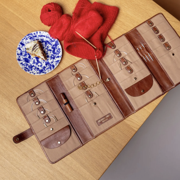 PROJECT 82 - Strikkepindeetui Walnut