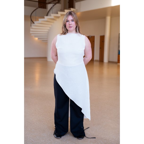 SLASH Dress med Cap Sleeves - Puff and pencil