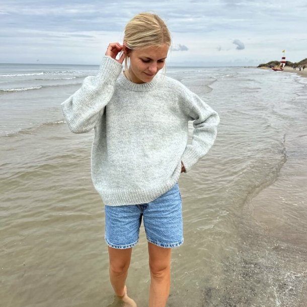 Sonja Sweater - strikkeopskrift fra PetiteKnit