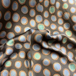 Polyester med cirkler p mrkebl baggrund pr. 0,25 m.