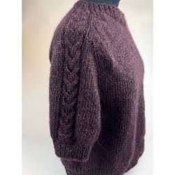 T-shirt med sadelskulder og snoninger strikkekit i Vera fra Permin