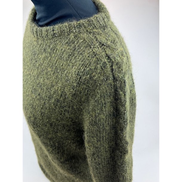 T-shirt med sadelskulder og snoninger strikkekit i Vera fra Permin