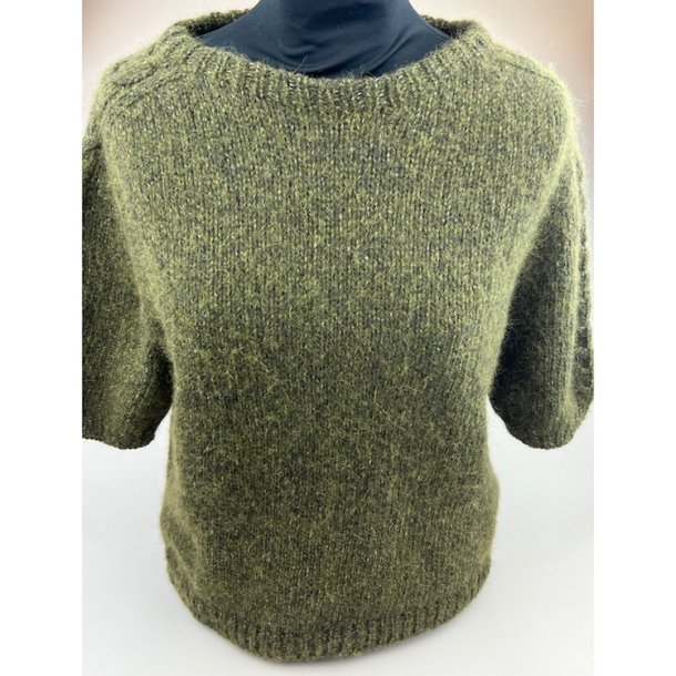 T-shirt med sadelskulder og snoninger strikkekit i Vera fra Permin