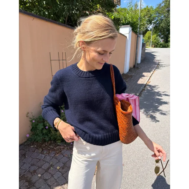 Vega Sweater - strikkeopskrift fra PetiteKnit 