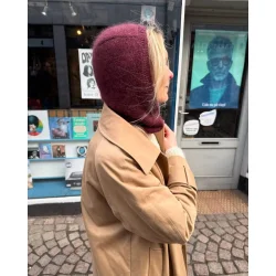 Barbara Balaclava - Strikkeopskrift fra PetiteKnit