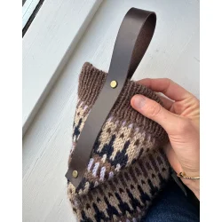 Julesok med brun hank - PetiteKnit strikkekit