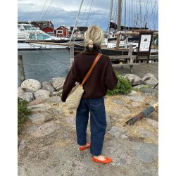 Chestnut Sweater - strikkeopskrift fra PetiteKnit