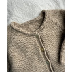 Cleo Baby Set - Strikkeopskrift fra PetiteKnit